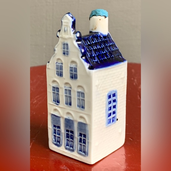 Vintage Hand Painted Ceramic  Delfts Blue Figural House Building Bottle - Picture 3 of 11